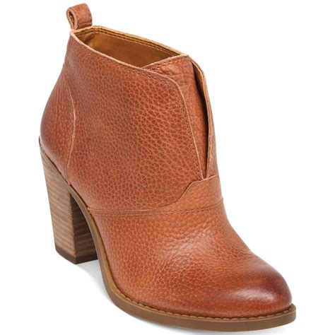 Boots & Booties for Women .